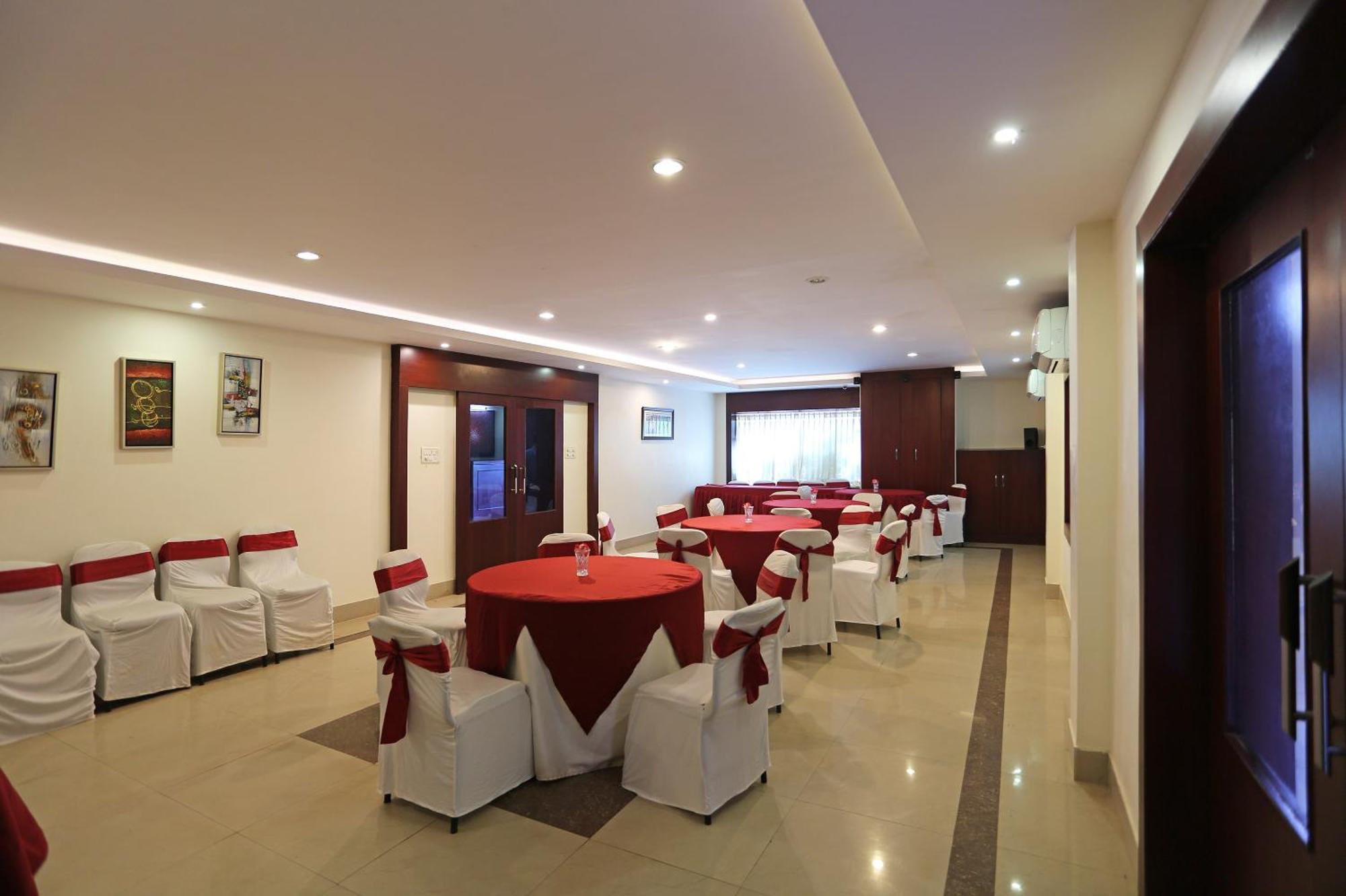 Oyo Stellar Resort Bhubaneswar Exterior photo